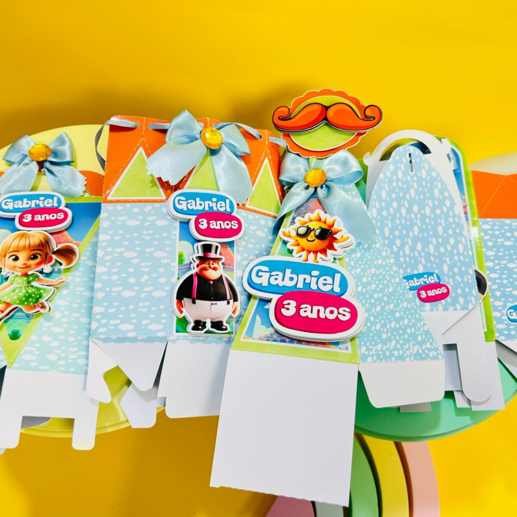 Kit festa Personalizada Mundo Bita - Peg e Monte - já vai montado é só encaixar o fundo)