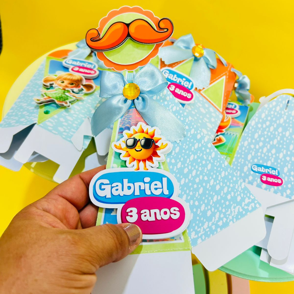 Kit festa Personalizada Mundo Bita - Peg e Monte - já vai montado é só encaixar o fundo)