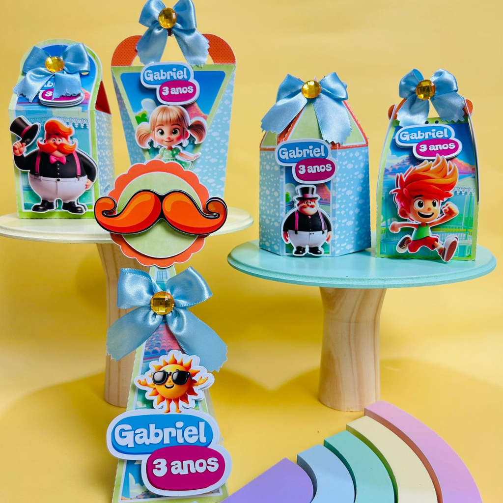 Kit festa Personalizada Mundo Bita - Peg e Monte - já vai montado é só encaixar o fundo)